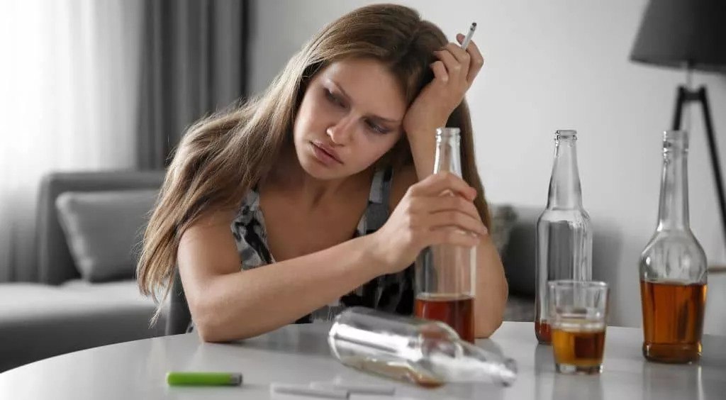Жіночий алкоголізм, як вчасно помітити і що робити - наркоцентр Авіценна